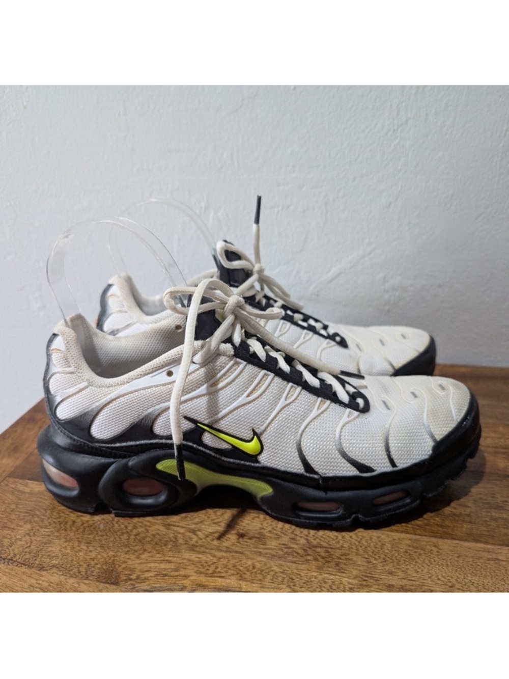 NIKE AIR MAX TN BLACK & WHITE SNEAKER Women's  SIZE 8‎ BV0047-100